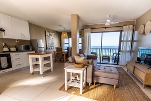 Kitchen, Lounge & Dining area